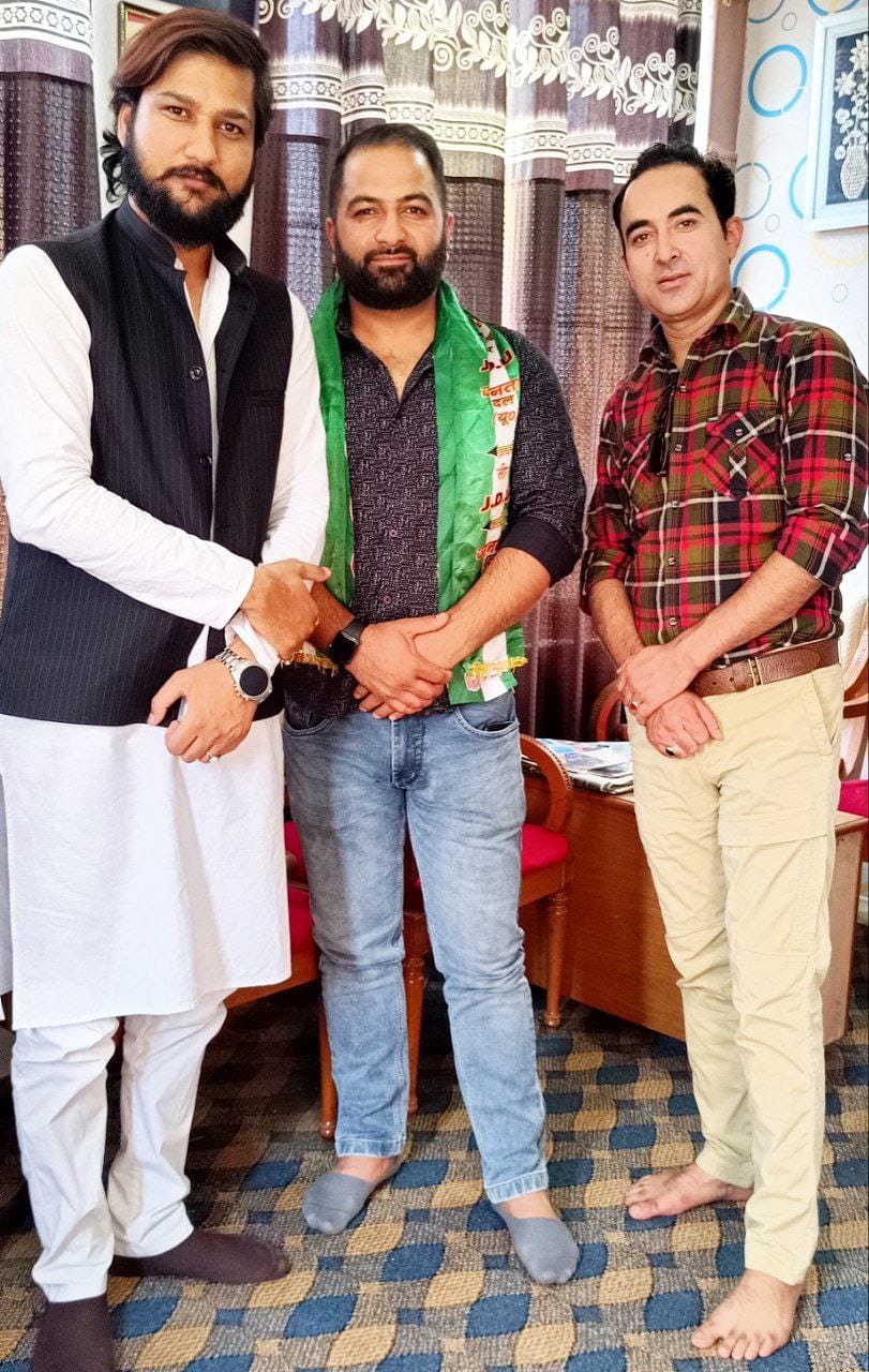 'Renowned businessman join JDU in presence of Vivek Bali '